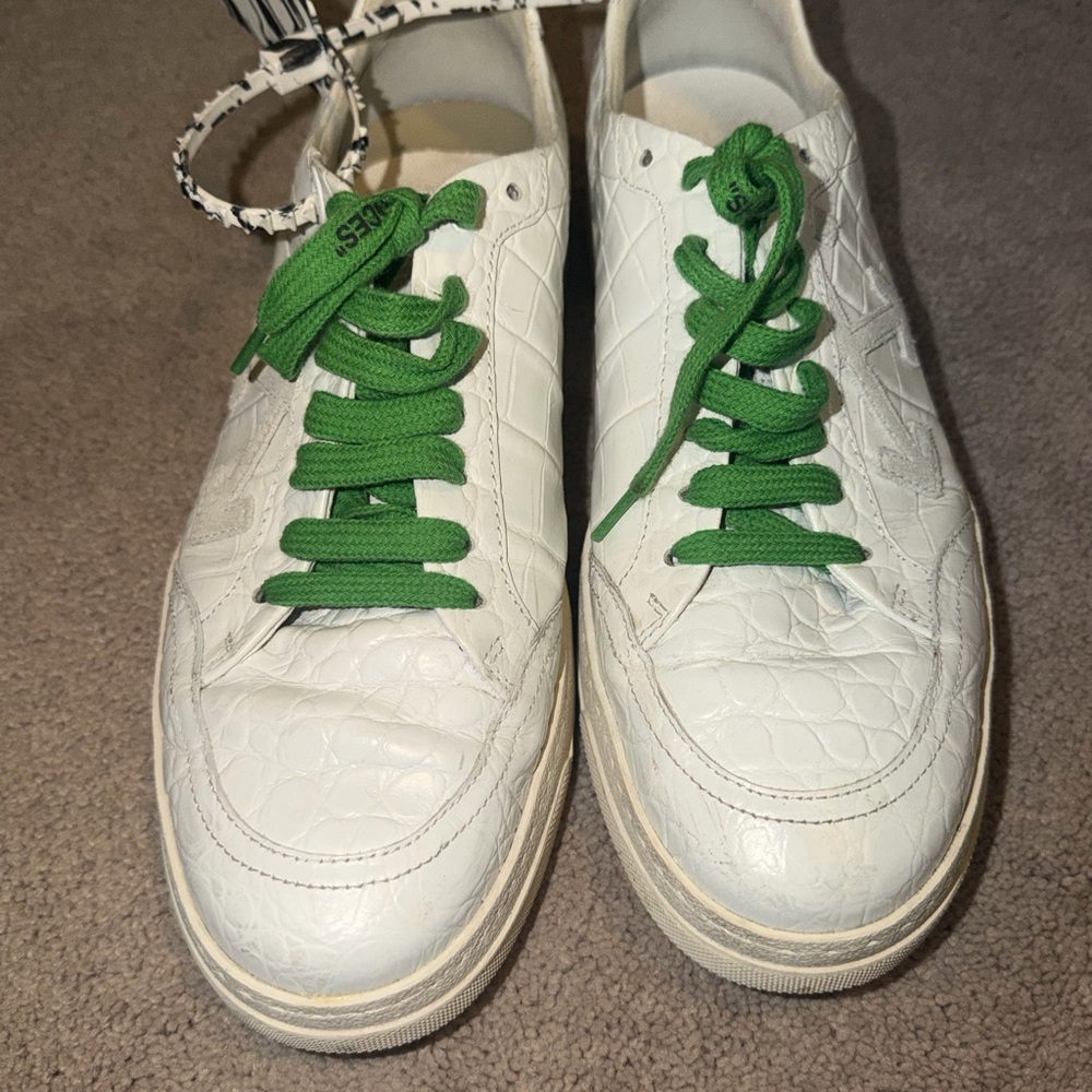 Off-White Men's White Sneakers with Green Laces